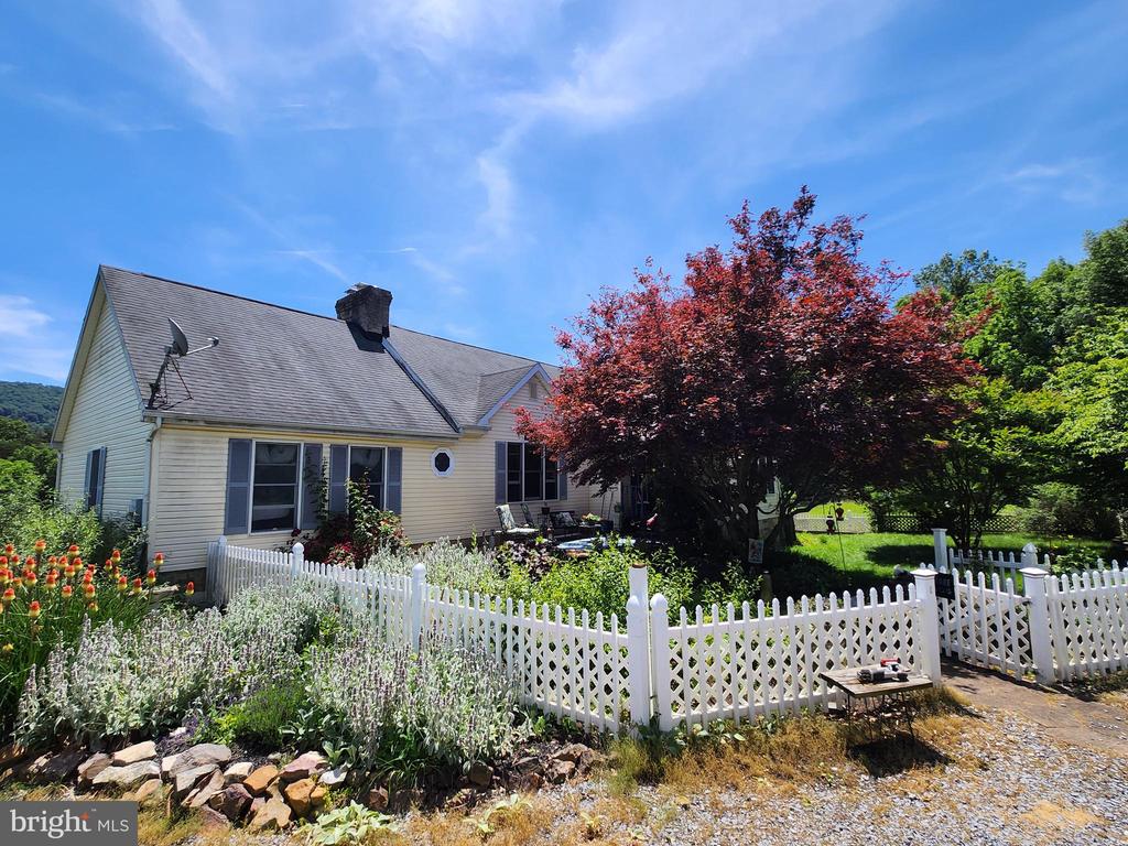 Riggs Dr, Hedgesville, WV 25427
