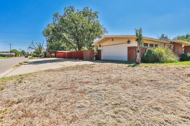 1210 Xenia St, House other with 3 bedrooms, 2 bathrooms and null parking in Plainview TX | Image 5