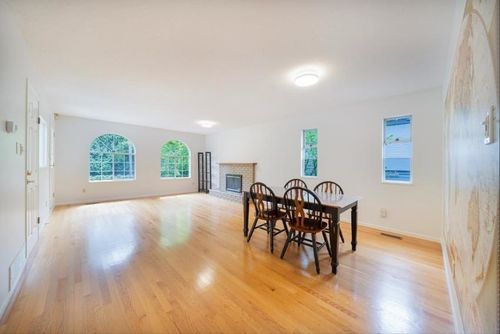 upper-4533 W 16th Ave, Vancouver, BC, V6R3E8 | Card Image