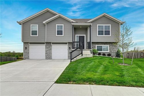 826 Shane Ct, Belton, MO, 64012 | Card Image