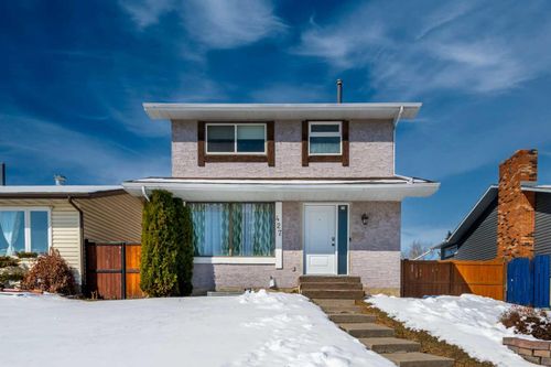 427 Rundlelawn Way Ne, Calgary, AB, T1Y3J4 | Card Image