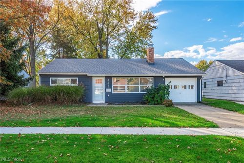 385 Race St, Berea, OH, 44017-2331 | Card Image