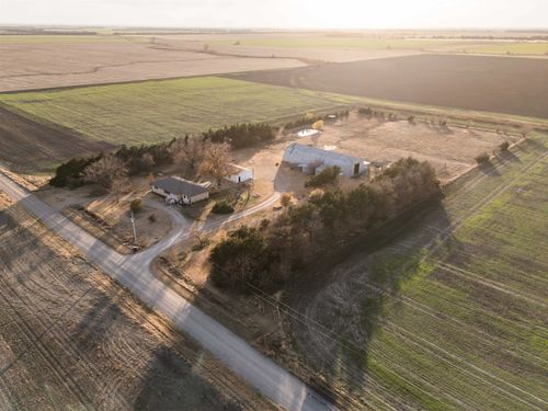 631 S Maize Rd, Wellington, KS, 67152-8362 | Card Image