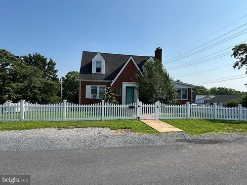 2 Terrace Ln, Luray, VA, 22835-2038 | Card Image