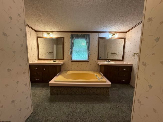 2610 Maple Spring Hwy, House other with 3 bedrooms, 3 bathrooms and 3 parking in Eglon WV | Image 11