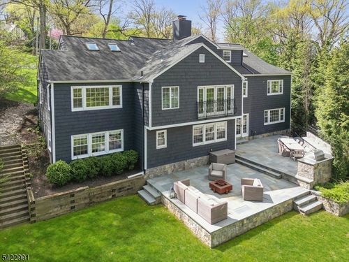 18 Devon Rd, Summit, NJ, 07901-3223 | Card Image