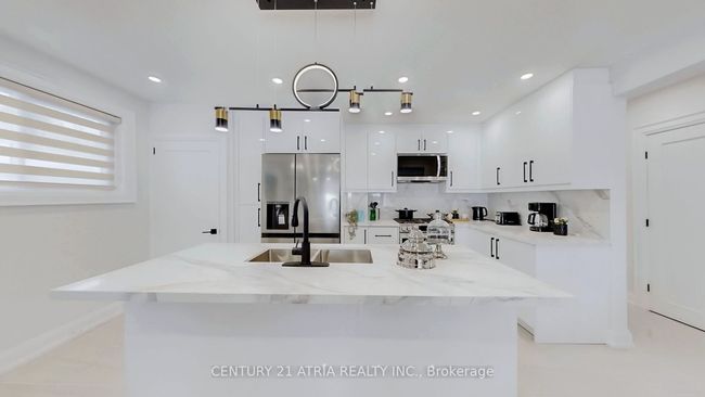 24 Collins Cres, House other with 5 bedrooms, 3 bathrooms and 6 parking in Aurora ON | Image 11