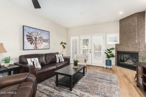 215-7021 E Earll Dr, Scottsdale, AZ, 85251-6318 | Card Image