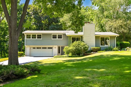 955 Katherine Dr, Elm Grove, WI, 53122-2150 | Card Image