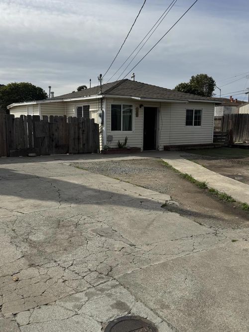 1046 C St, Salinas, CA, 93905-1507 | Card Image
