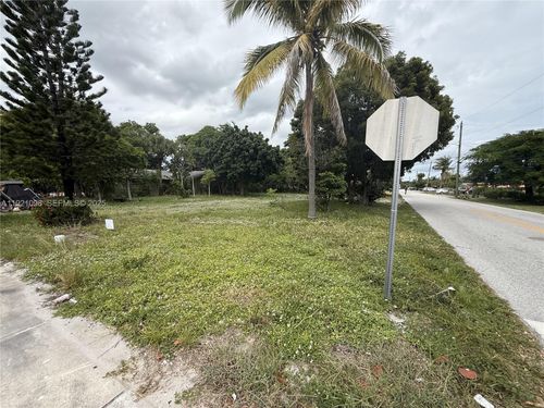 201 Nw 11th St, Pompano Beach, FL, 33060-5631 | Card Image
