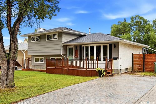 726 N Mcintosh St, Regina, SK, S4R5Z4 | Card Image