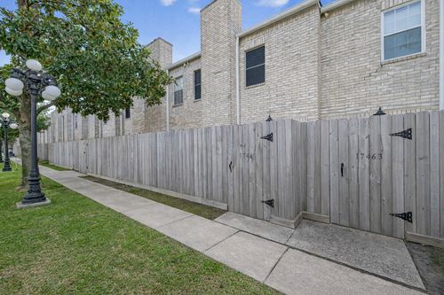 7461-17461 Red Oak Dr, Houston, TX, 77090-7701 | Card Image
