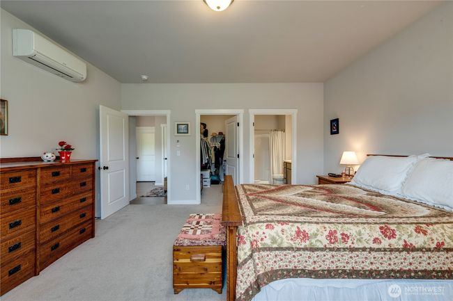 Large primary suite with 3/4 bath | Image 20