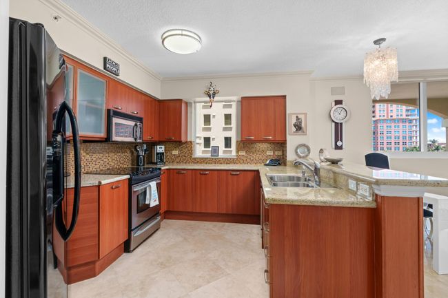 APT-505 - 2001 N Ocean Blvd, Condo with 2 bedrooms, 2 bathrooms and null parking in Fort Lauderdale FL | Image 8