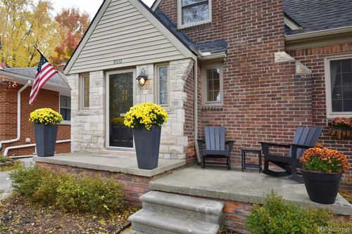 800 Maplegrove Ave, Royal Oak, MI, 48067-1690 | Card Image
