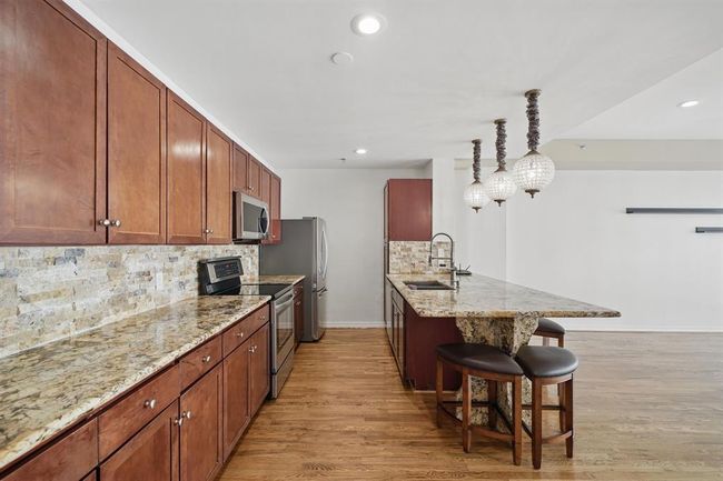 APT-1005 - 917 Main St, Condo with 2 bedrooms, 2 bathrooms and 1 parking in Houston TX | Image 5