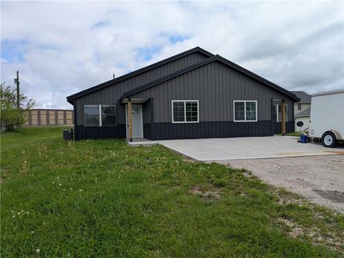 597 Se 110th Rd, Warrensburg, MO, 64093-9377 | Card Image