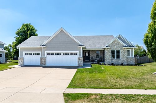 5612 Judge Rd, Bettendorf, IA, 52722-1211 | Card Image