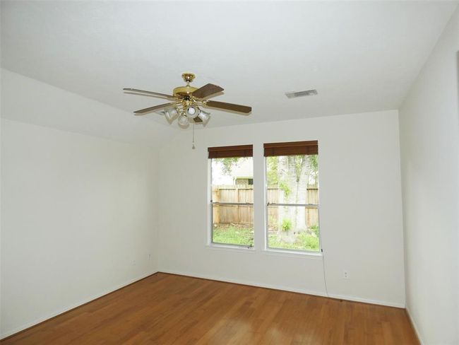 3015 Davey Oaks Dr, House other with 4 bedrooms, 2 bathrooms and 2 parking in Pearland TX | Image 9
