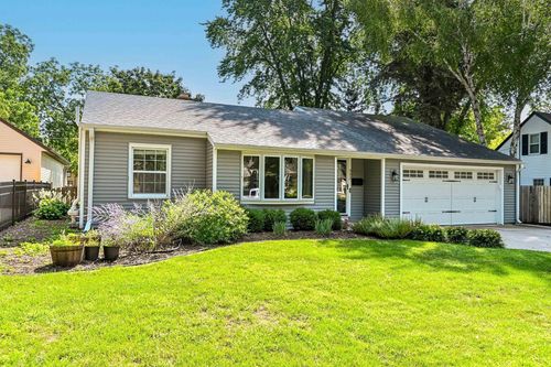 W62N352 Hanover Avenue, Cedarburg, WI, 53012 | Card Image