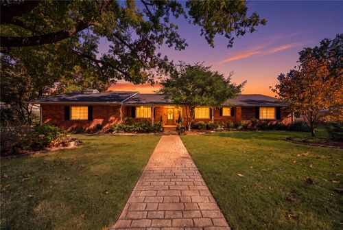 3933 Delaware Pl, Tulsa, OK, 74105-3747 | Card Image