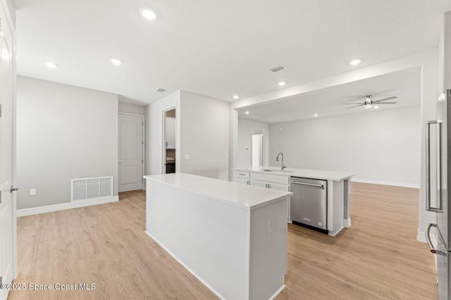 Spacious Kitchen | Image 43