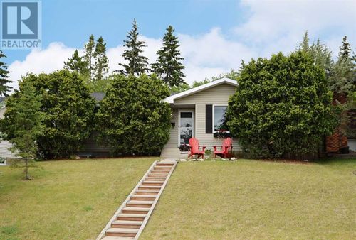8432 64 Ave Nw, Calgary, AB, T3B4H3 | Card Image