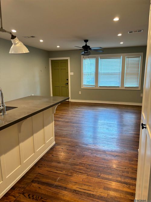 1532 S Acadian Thwy, Baton Rouge, LA, 70808 | Card Image