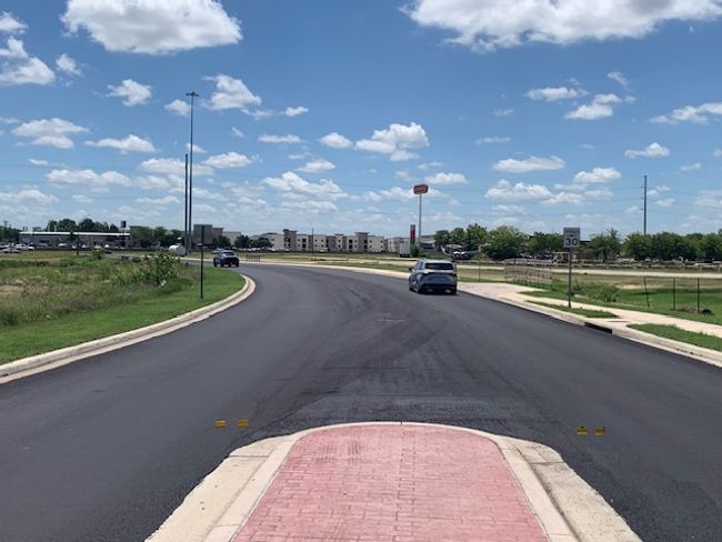 Looking towards IH 35, 1 block from subject | Image 28