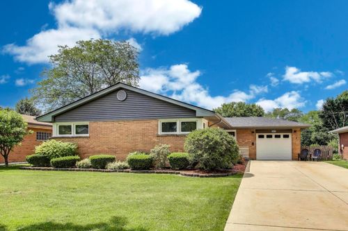 207 E Berkshire Ln, Mount Prospect, IL, 60056-3827 | Card Image