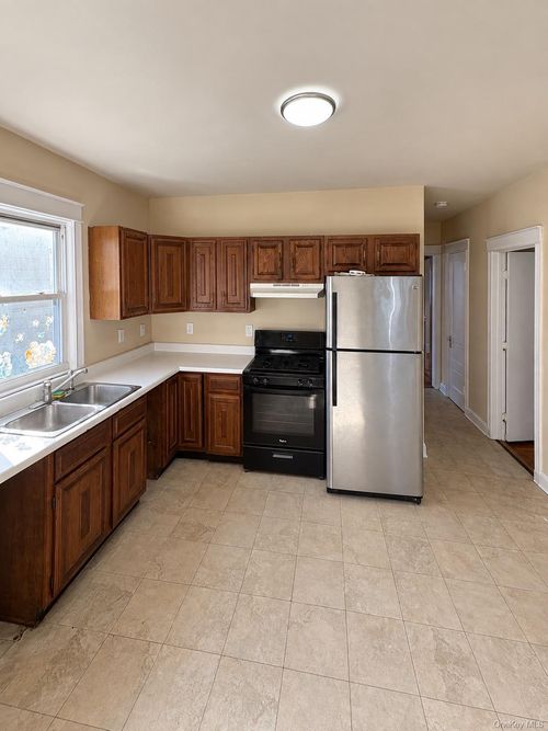 10 Streit Ave, Poughkeepsie, NY, 12603-2314 | Card Image