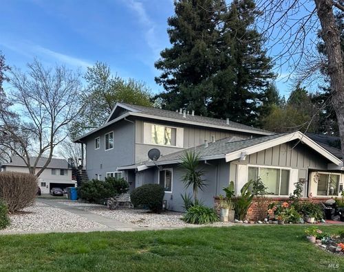 2-142 Del Rio Cir, Vacaville, CA, 95687-4831 | Card Image