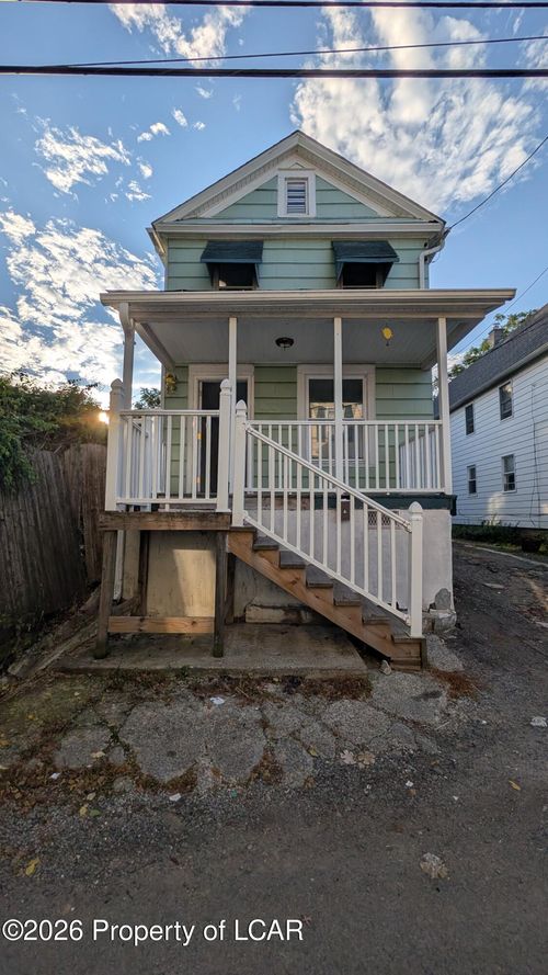 31 Essex Ln, Wilkes Barre, PA, 18702-4619 | Card Image