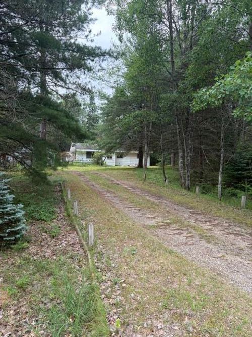 2224 Irish Way, Roscommon, MI, 48653-9186 | Card Image