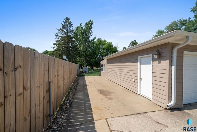 2013 E Sylvan Cir, House other with 4 bedrooms, 2 bathrooms and null parking in Brandon SD | Image 54