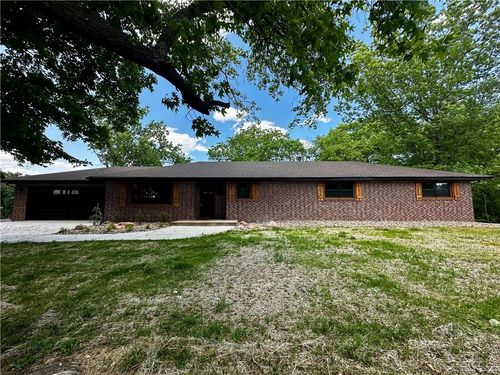 909 Bell Dr, Excelsior Springs, MO, 64024-2704 | Card Image