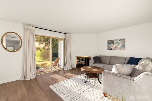 n56-14521 127th Ln Ne, Kirkland, WA, 98034-1235 | Card Image
