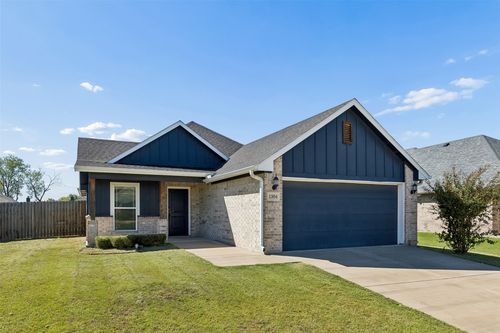 1304 Saratoga Dr, Sherman, TX, 75092-3372 | Card Image