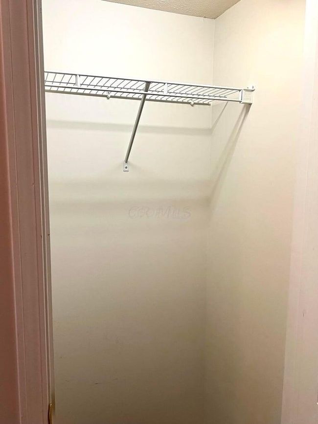 8061 Cranes Crossing Dr, Condo with 2 bedrooms, 2 bathrooms and null parking in Lewis Center OH | Image 25