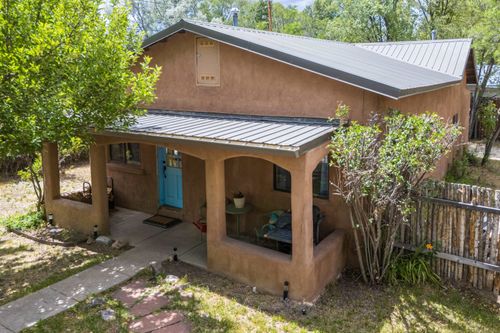 433 Martinez Ln, Taos, NM, 87571-6671 | Card Image