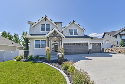 2648 S Fairmont Estates Dr, Greenacres, WA, 99016-7823 | Card Image