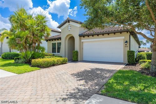 4722 Formosa Dr, NAPLES, FL, 34119-9830 | Card Image