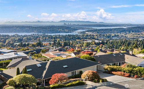 4435 140th Ave Se, Bellevue, WA, 98006-2337 | Card Image