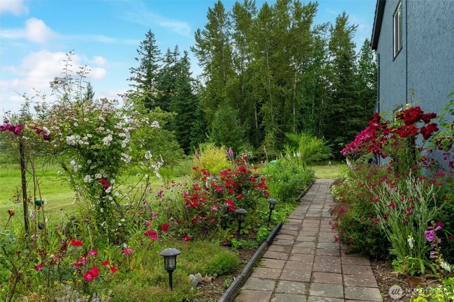 English gardens surround the home. | Image 39