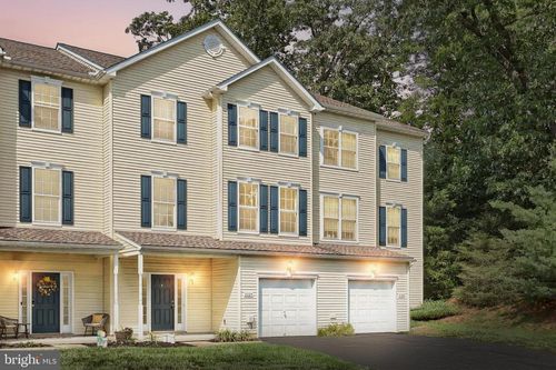 2324-2324 Sunny Hill Cir, YORK, PA, 17406-1569 | Card Image