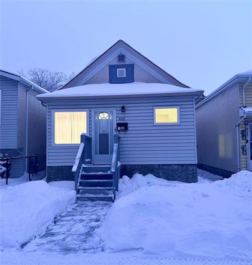 422 Roseberry St, Winnipeg, MB, R3J1T5 | Card Image