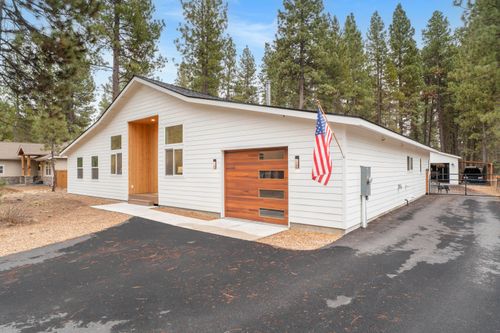 17133 Norwalk Rd, Bend, OR, 97707-2277 | Card Image