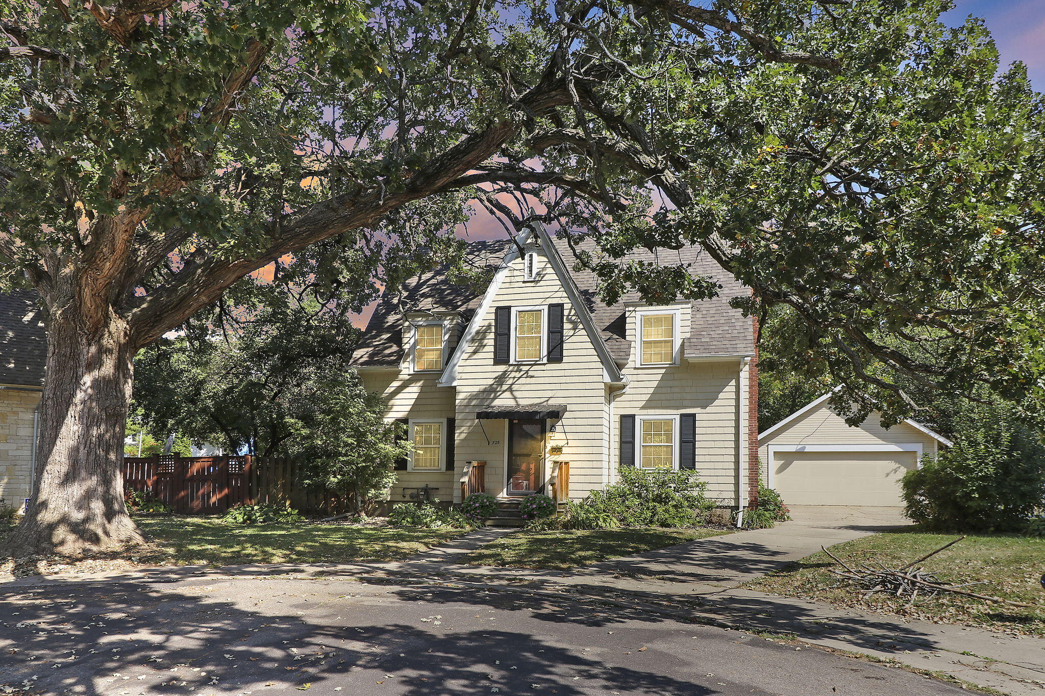 Burr Oak Ct, Delavan, WI 53115