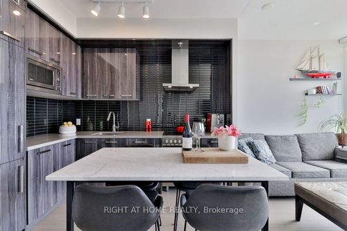 s803-120 Bayview Ave, Toronto, ON, M5A0G4 | Card Image
